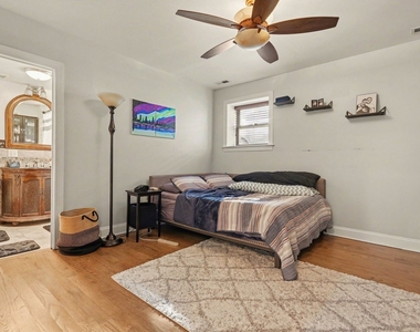 857 W Ainslie Street - Photo Thumbnail 18