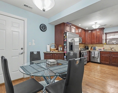 857 W Ainslie Street - Photo Thumbnail 9