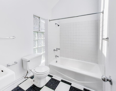812 W 19th Street - Photo Thumbnail 11