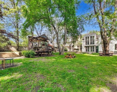 812 W 19th Street - Photo Thumbnail 14