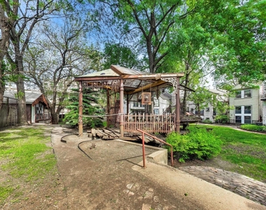 812 W 19th Street - Photo Thumbnail 17