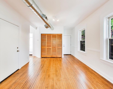 812 W 19th Street - Photo Thumbnail 5