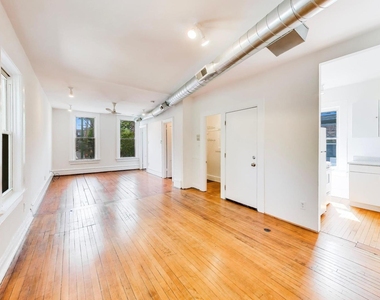 812 W 19th Street - Photo Thumbnail 4