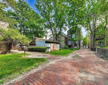 812 W 19th Street - Photo Thumbnail 13