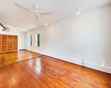 812 W 19th Street - Photo Thumbnail 2