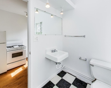 812 W 19th Street - Photo Thumbnail 12