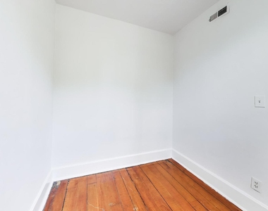 812 W 19th Street - Photo Thumbnail 9