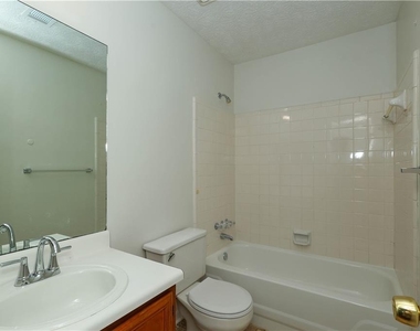6560 Emerald Pointe - Photo Thumbnail 6