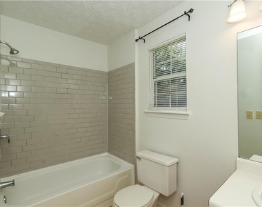 6560 Emerald Pointe - Photo Thumbnail 8