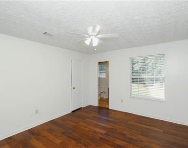 6560 Emerald Pointe - Photo Thumbnail 7