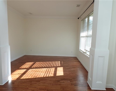 1921 Binnies Way - Photo Thumbnail 7
