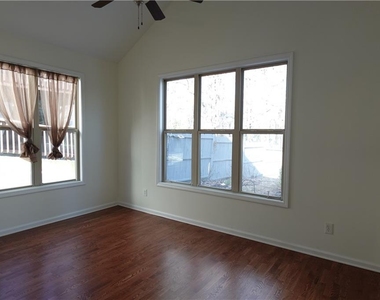 1921 Binnies Way - Photo Thumbnail 14