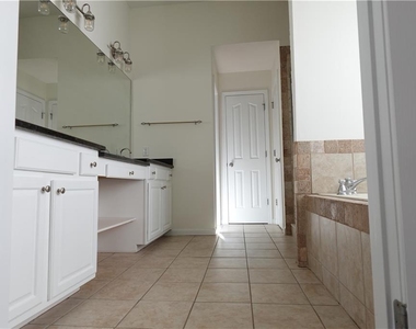1921 Binnies Way - Photo Thumbnail 18
