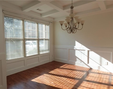 1921 Binnies Way - Photo Thumbnail 10