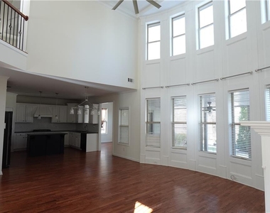 1921 Binnies Way - Photo Thumbnail 2
