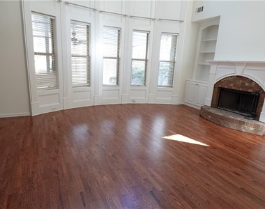1921 Binnies Way - Photo Thumbnail 4