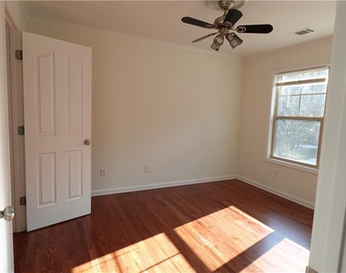 1921 Binnies Way - Photo Thumbnail 20