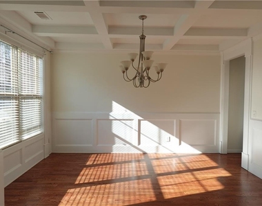 1921 Binnies Way - Photo Thumbnail 9