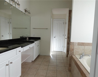 1921 Binnies Way - Photo Thumbnail 17