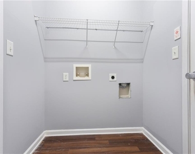 1126 Treymont - Photo Thumbnail 11