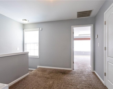 1126 Treymont - Photo Thumbnail 13