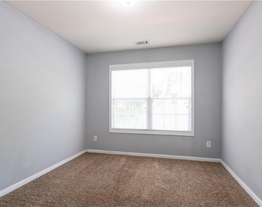 1126 Treymont - Photo Thumbnail 16