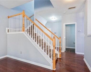 1126 Treymont - Photo Thumbnail 6
