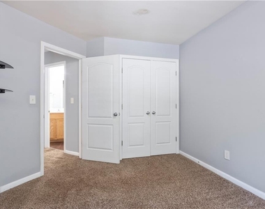 1126 Treymont - Photo Thumbnail 17