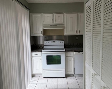 2638 Briarwood Drive Se - Photo Thumbnail 3