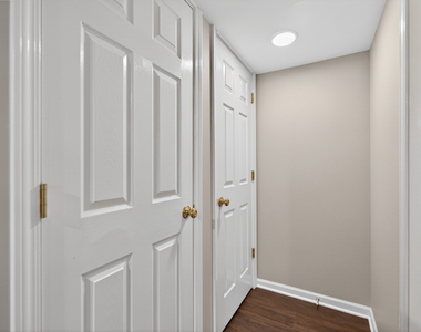 212 Amherst Court - Photo Thumbnail 33