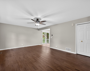 212 Amherst Court - Photo Thumbnail 8