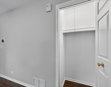 212 Amherst Court - Photo Thumbnail 11