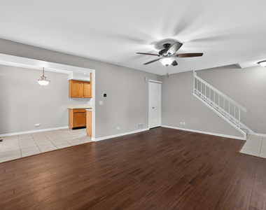 212 Amherst Court - Photo Thumbnail 10