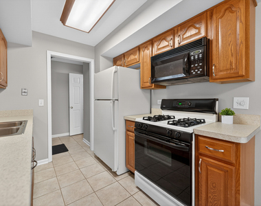 212 Amherst Court - Photo Thumbnail 15
