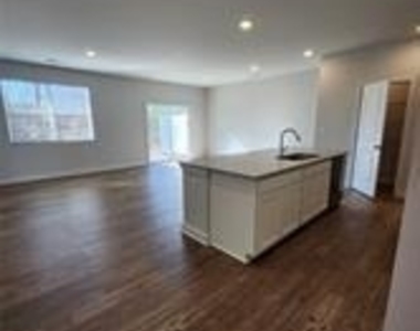 2044 Underwood Drive - Photo Thumbnail 2