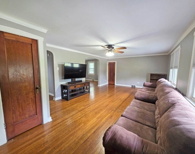 249 E Park Boulevard - Photo Thumbnail 5