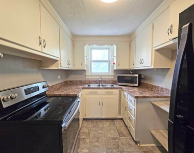 249 E Park Boulevard - Photo Thumbnail 10