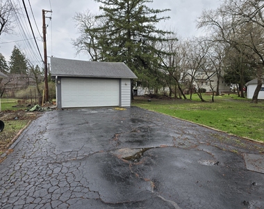 249 E Park Boulevard - Photo Thumbnail 4