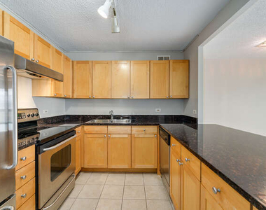 30 E Huron Street - Photo Thumbnail 4