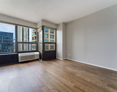 30 E Huron Street - Photo Thumbnail 6