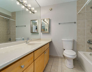 30 E Huron Street - Photo Thumbnail 8