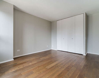 30 E Huron Street - Photo Thumbnail 7