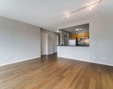 30 E Huron Street - Photo Thumbnail 3