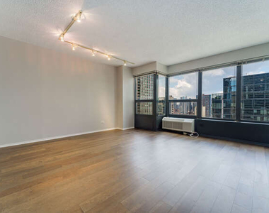 30 E Huron Street - Photo Thumbnail 2