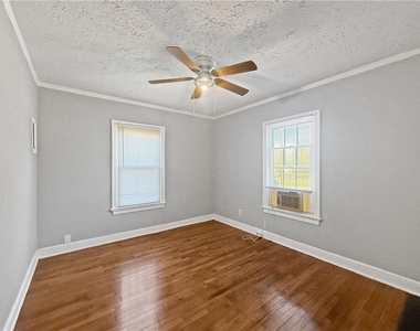 109 Vine Street Sw - Photo Thumbnail 3