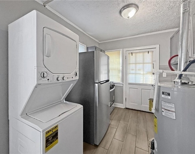 109 Vine Street Sw - Photo Thumbnail 8