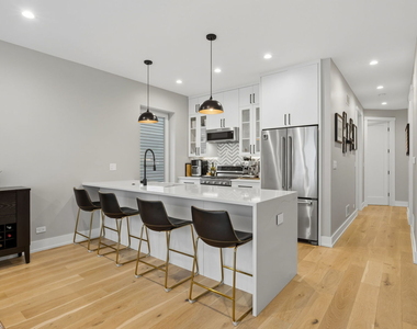 2137 W Ohio Street - Photo Thumbnail 8