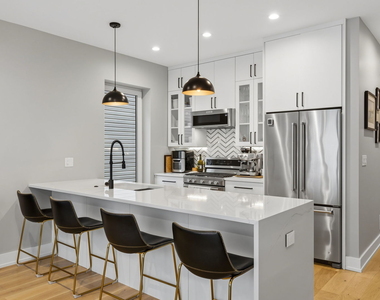 2137 W Ohio Street - Photo Thumbnail 5