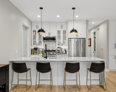 2137 W Ohio Street - Photo Thumbnail 6