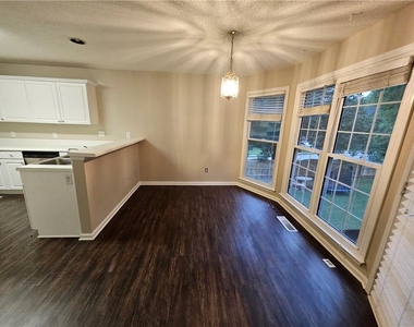 144 Hunters Trace - Photo Thumbnail 8